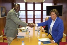 Pilotos do Porto de Cabinda vão estagiar em Sines Porto de Sines celebra protocolo com a Empresa Portuária de Cabinda