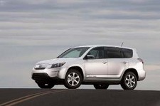 Toyota revela RAV4 elétrico desenvolvido com a Tesla