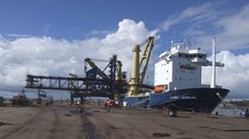Jumbo Javelin” carrega peça gigante no Terminal Multipurpose de Sines
