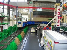 Fertagus recebe exposição de peças Lego nas estações - Almada Campanha solidária nas galerias comerciais da Empresa em favor da Associação Acreditar
