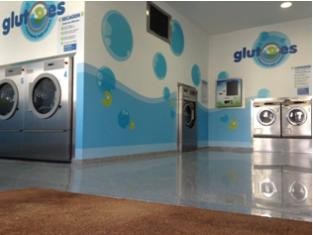 Inaugurada nova lavandaria self-service low cost no Laranjeiro, Almada Mais economia e rapidez na lavagem da roupa