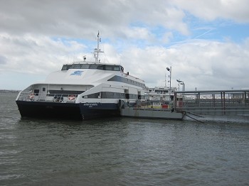 No barco do Barreiro de serviços minimos devido à Greve Hoje pela manhã confusão, vidros partidos, portas abertas à força