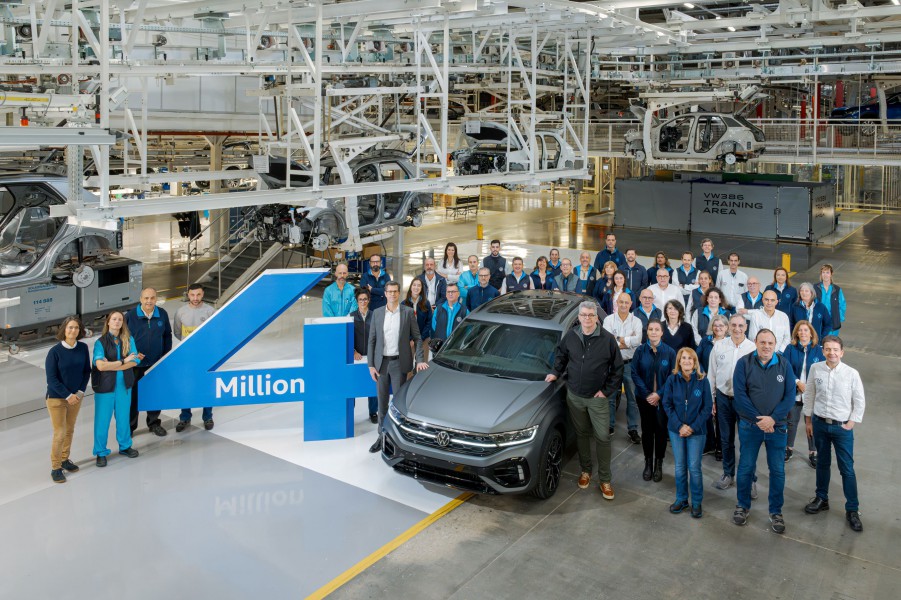 Palmela - Volkswagen Autoeuropa atinge quatro milhões de carros produzidos Unidade quatro milhões é um T-Roc com destino ao mercado alemão