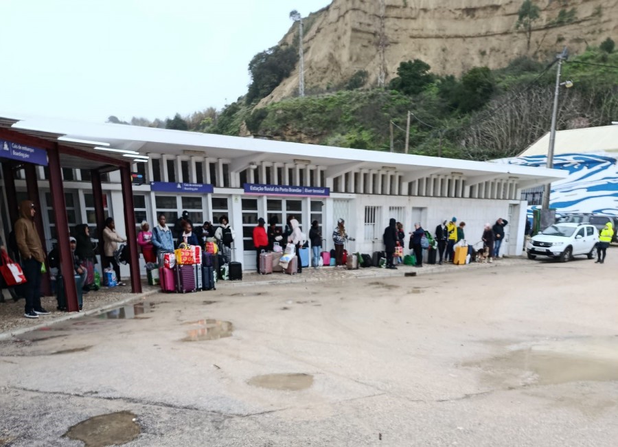 Almada - Entre o Porto Brandão e a Trafaria TTSL assegura evacuação de passageiros e viaturas