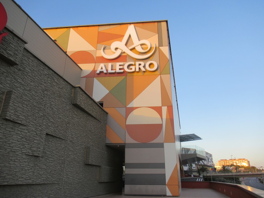 Alegro Setúbal testou segurança e evacuação através de simulacro de incêndio Foram evacuados 148 lojistas numa operação que demorou 45 minutos
