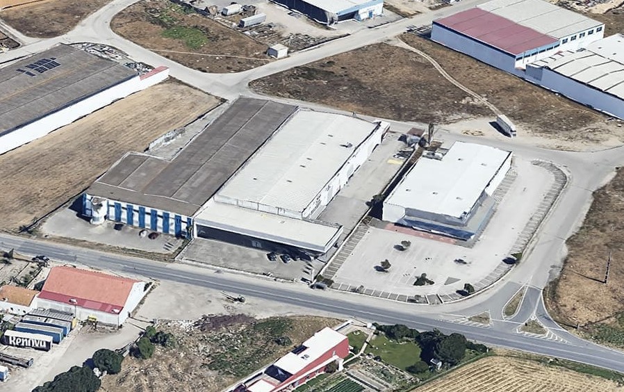 MOITA - EXECUTADA AUTO SOEIRO COLOCA EDIFÍCIO SEDE EM LEILÃO Situado em Alhos Vedros o imóvel tem uma área de 5.114,00 m2 . POR +2,1 MILHÕES EUROS