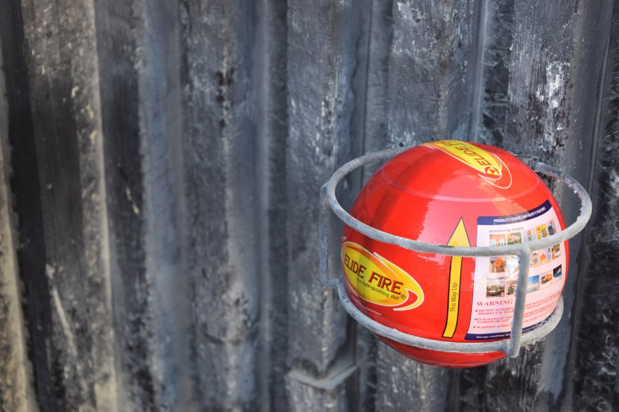 Palmela - Tecnologia tailandesa chegou a Portugal e pode ser usada por qualquer pessoa Bola extintora apresenta-se à proteção civil e bombeiros
