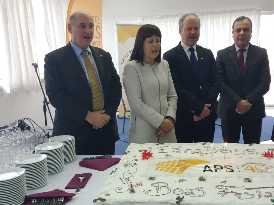 Homenagem aos que dedicaram a vida profissional ao desenvolvimento do Porto de Sines APS comemorou o 40º aniversário