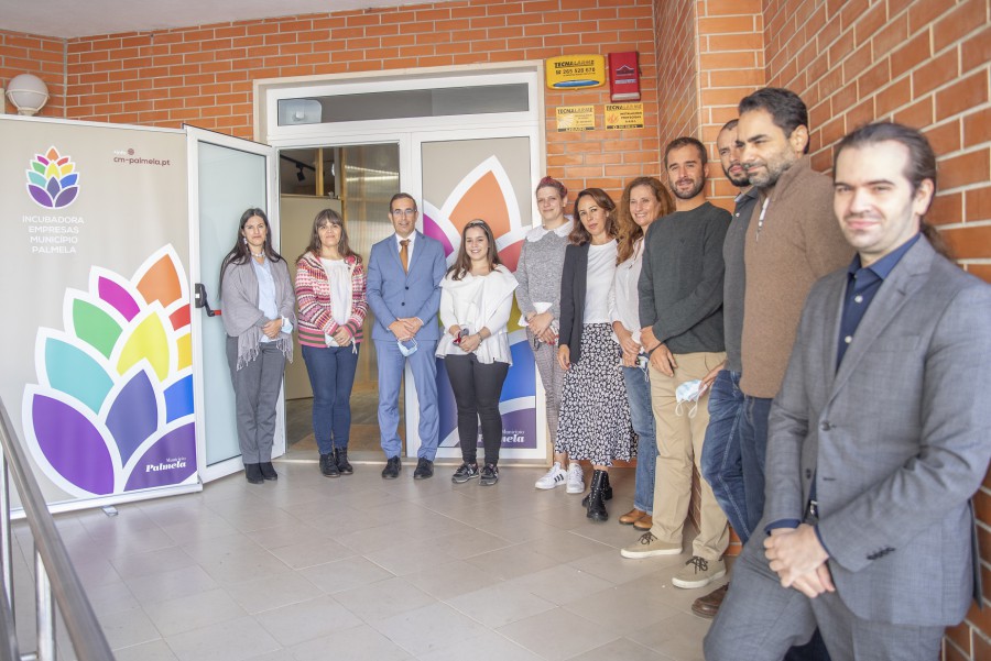 Incubadora de Empresas do Município de Palmela Alberga seis projetos de jovens empreendedoras/es . Já está completa
