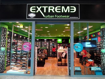 DESPORTO INVADE FORUM MONTIJO A loja que comercializa as mais importantes marcas desportivas