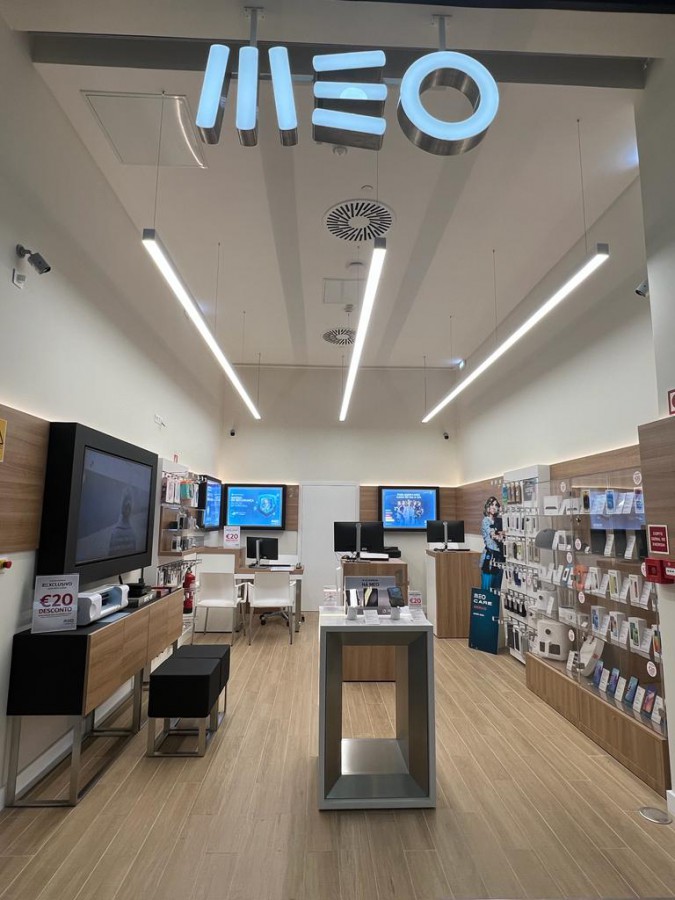 Barreiro - No Centro Comercial BPlanet Conceito de Loja de Proximidade da Altice Portugal na nova Loja MEO em Coina