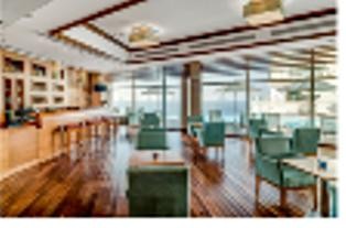 Programa do Sesimbra Hotel & Spa disponível a partir de 120€ por pessoa Natal em família à beira-mar