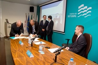 Setúbal - Assinatura de protocolo entre a APSS e a REFER para duplicar capacidade e reduzir custos do acesso ferroviário