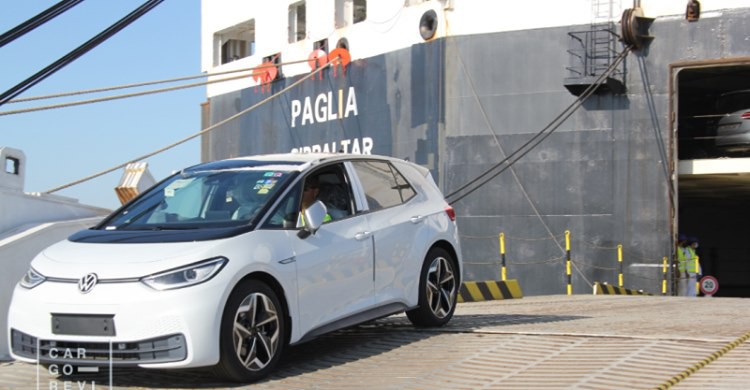 Porto de Setúbal é a porta de entrada em Portugal Para o novo modelo de carro elétrico da Volkswagen o ID.3.