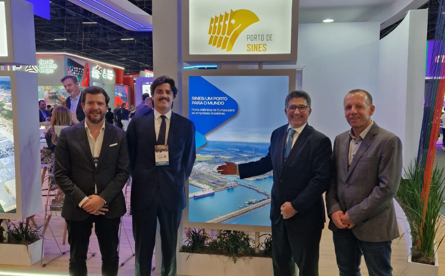 Integrado no stand promocional dos Portos de Portugal Porto de Sines promovido como porta europeia para o mercado brasileiro