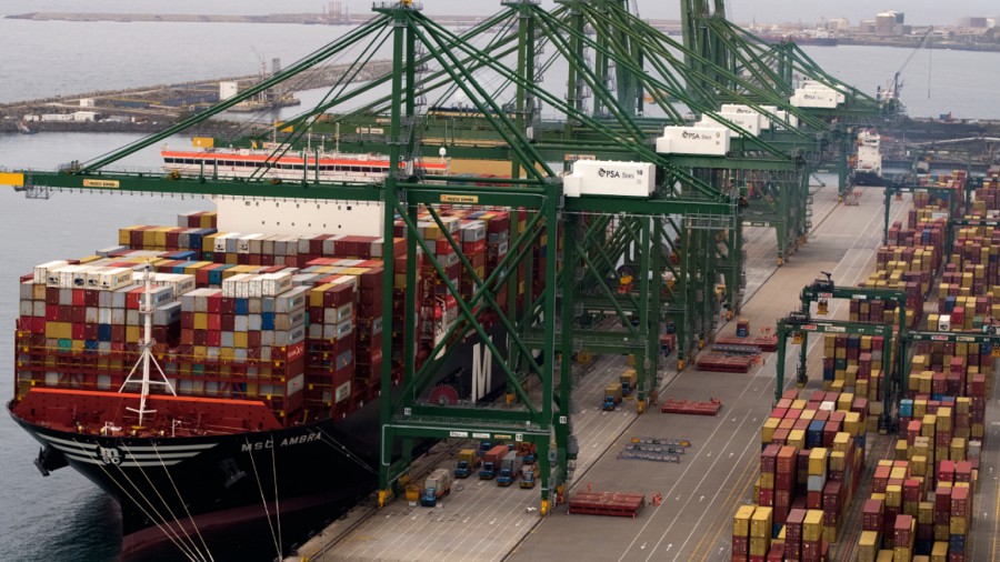 Porto de Sines resiste às quebras mundiais na carga contentorizada Primeiro trimestre foi bastante positivo . Segundo afetado pelo impacto da pandemia