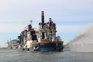 Regularização dos fundos da bacia do Terminal de Contentores de Sines Operacionalidade face ao crescente número de navios e ao aumento da dimensão