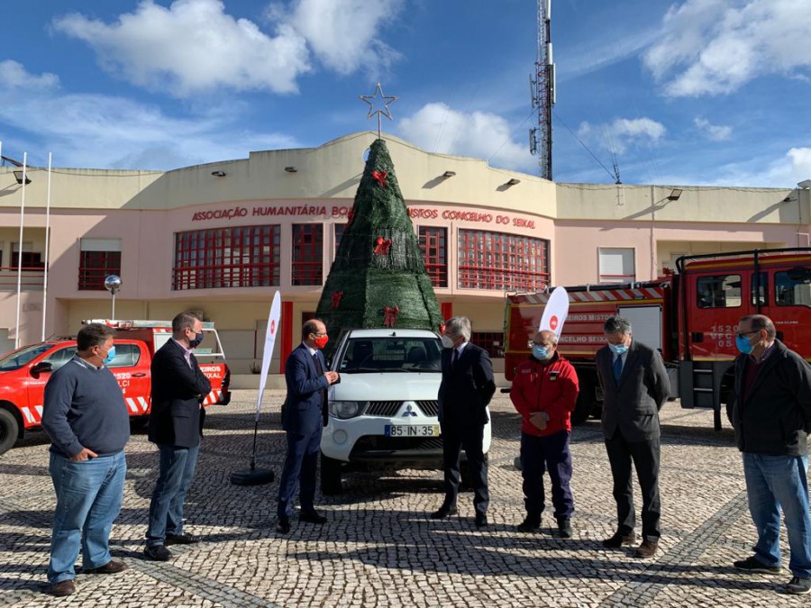 EDP Distribuição entrega viatura para prevenção e combate a incêndios a Bombeiros do Seixal