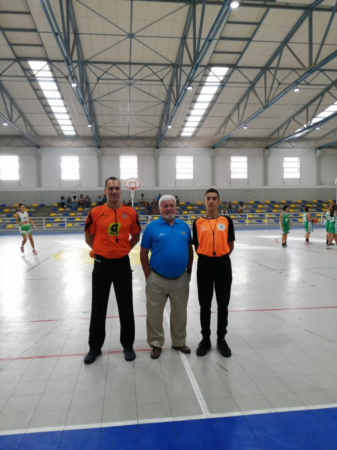 Aconteceu no Barreiro um caso inédito na arbitragem nacional Três gerações num jogo de basquetebol : pai, filho e neto