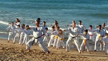 A.K.D.S. - Associação Karate Distrito Setúbal Treino de Praia 2015