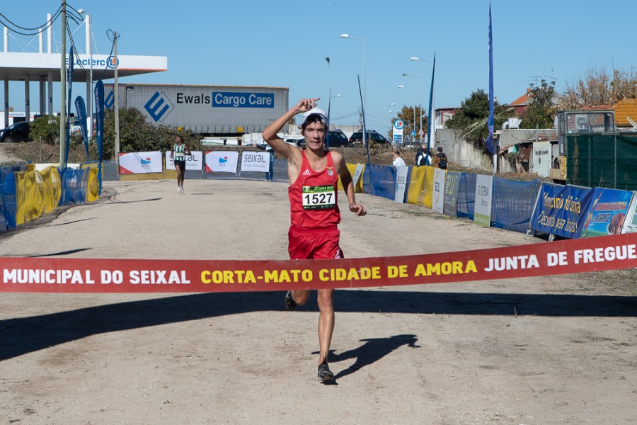 Prova que integra desde o início o Troféu de Atletismo do Seixal Duarte Gomes e Susana Cunha vencem o 31.º Corta-Mato Cidade de Amora