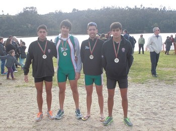 Barreiro /Setúbal REMO – Campeonato Nacional de Fundo Naval Barreirense e Naval Setubalense conquistam nacional de fundo . juniores masculinos em quadri scull