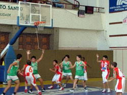 Barreirense Iniciados B Vitória expressiva na estreia frente aos Pescadores (90-28)