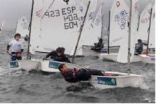 Clube de Vela do Barreiro MEETING INTERNACIONAL OPTIMIST - VIGO . Prestações foram bastante satisfatórias