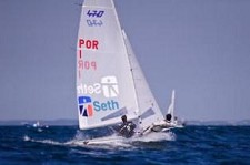 Campeonato do Mundo da classe olímpica 470 Team Seth / Barreiro é 7º no Mundial e disputa amanhã a Medal-Race