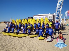 De Almada para Sesimbra Nokia Surf Academy Summer Tour deste ano já ultrapassou as mil aulas de surf