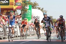 Cândido Barbosa conquistou a liderança Francês Jimmy Casper venceu o "sprint" em Viana do Castelo