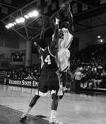 TYRONE CURNELL NO BARREIRO Barreirense contrata extremo Norte-Americano