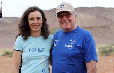 Africa Eco Race 2011 Elisabete Jacinto com dificuldades em mudar um pneu