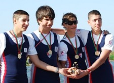Tripulação de quadri scull juvenil dos Ferroviários do Barreiro/Baía do Tejo conquista título nacional de forma arrebatadora