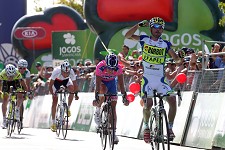 73ª Volta a Portugal Sérgio Ribeiro abriu o espumante em Oliveira do Bairro