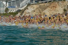 Travessia da Baía de Sesimbra teve a maior participação de Sempre 375 nadadores federados e não federados marcaram presença