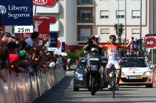 Volta a Portugal do Futuro Vitória de Pedro Paulinho . Domingos aguenta Amarela