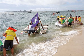 Setúbal - Regata da Baía do Sado em Banheiras e Insólitos Embarcações feitas com materiais reciclados