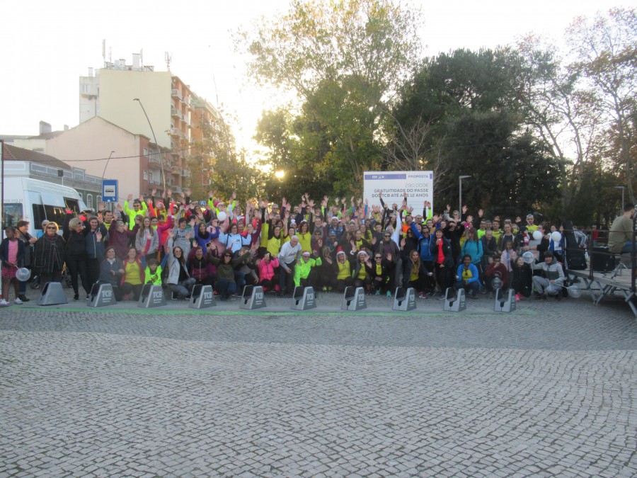 BRRnightRUNNERS promove 6.ª edição da Caminhada/ Treino Solidário de Natal Presentes entregues às crianças e jovens da NÓS