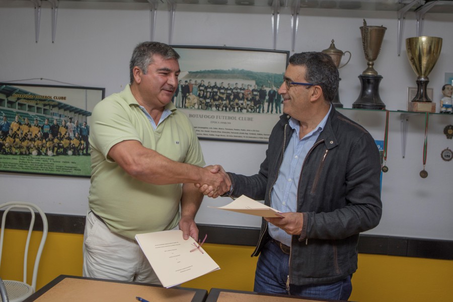 Palmela - Município e Botafogo F.C. celebraram Contrato-programa Clube das Cabanas terá relvado sintético