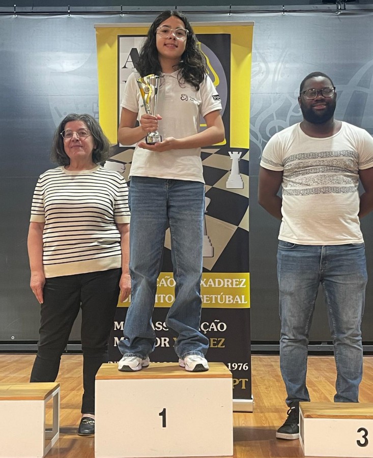 BARREIRO - Beatriz Gonçalves brilha no distrital de xadrez de semi-rápidas Sub-14 Sagrou-se vice-campeã distrital absoluta e campeã distrital feminina