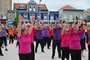 Barreiro - Mega Aula de Ginástica alusiva ao Carnaval Programa de Ginástica e Hidroginástica Sénior «Mexe Com a Idade»