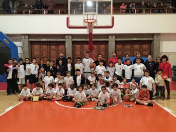 Barreiro - «Convívio de Natal» Basquetebol do FC Barreirense Contou com a presença de 43 atletas . TREINAR e CONVIVER
