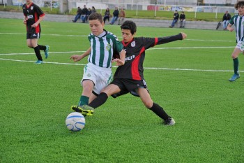 Setúbal - Antiga glória do futebol sadino Fernando Tomé Dá nome ao campo n.º 2 da Várzea