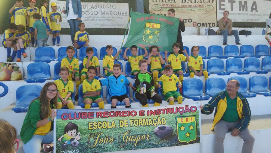 Moita - CRI de Alhos Vedros na Mini-Copa Calipolense (Vila Viçosa) 40 jovens jogadores do CRI distribuídos por 3 equipas