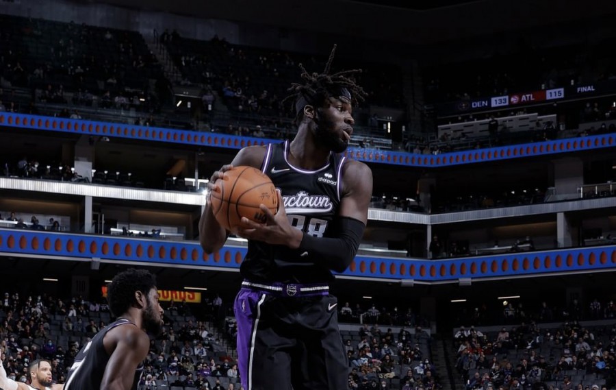 NEEMIAS ESTREIA-SE OFICIALMENTE NA NBA Jovem português somou os primeiros minutos em partida com os Memphis Grizzlies