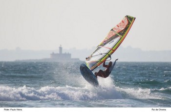 Almada -Praia do Paraíso transformada num jardim de velas Paulo Meira no Paraíso do windsurf