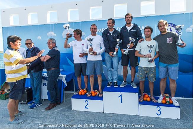 Campeonato Nacional de Snipe em Tavira Equipa do Clube de Vela do Barreiro no 3º lugar do pódio