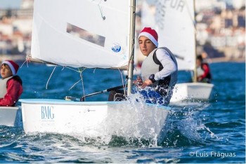 Regata de Natal do Clube Naval de Cascais Velejadores do Clube de Vela do Barreiro no pódium . 1ª PAR optimist e 1ª PAN 420