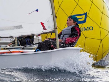 Velejadores do Clube de Vela do Barreiro vencem em Sesimbra 2ª Prova Apuramento Regional – Optimist juvenis . Vasco Wanzeller 1º Classificado geral